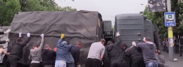 Мариуполь укрепляет блокпосты и готов дать врагу отпор. Мариуполь укрепляет блокпосты и готов дать врагу отпор.