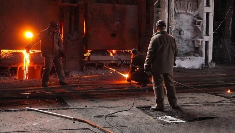 Почему металлургия Украины до сих пор вооружает и кормит ВСУ?