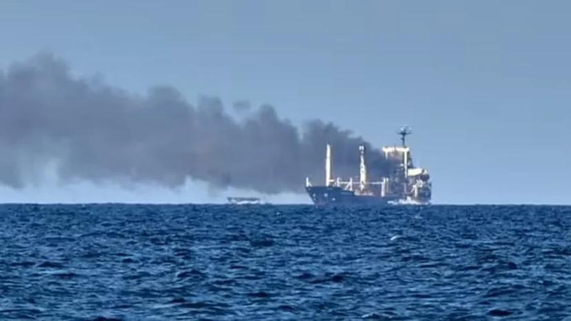Новые столбы дыма над Чёрным морем: Россия поразила очередные сухогрузы Киева